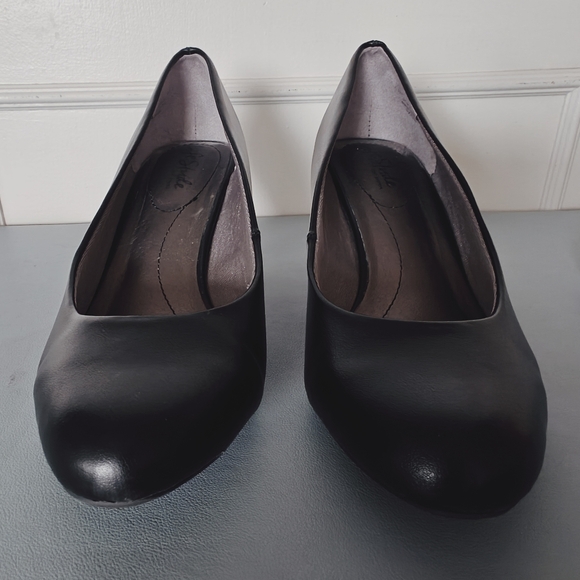 Classic black heels - office - Size 8.5M - Picture 2 of 11